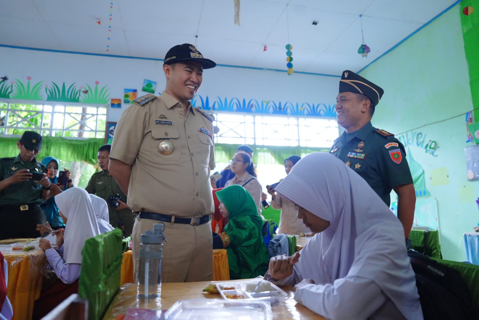 Bersama Forkopimda, Bupati Pangkep Gelar Program Makan Siang Gratis