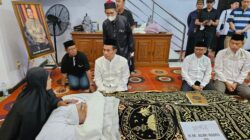 Didampingi PJ Gubernur Sulsel, Mentan Andi Amran Melayat ke Rumah Duka Alwi Hamu