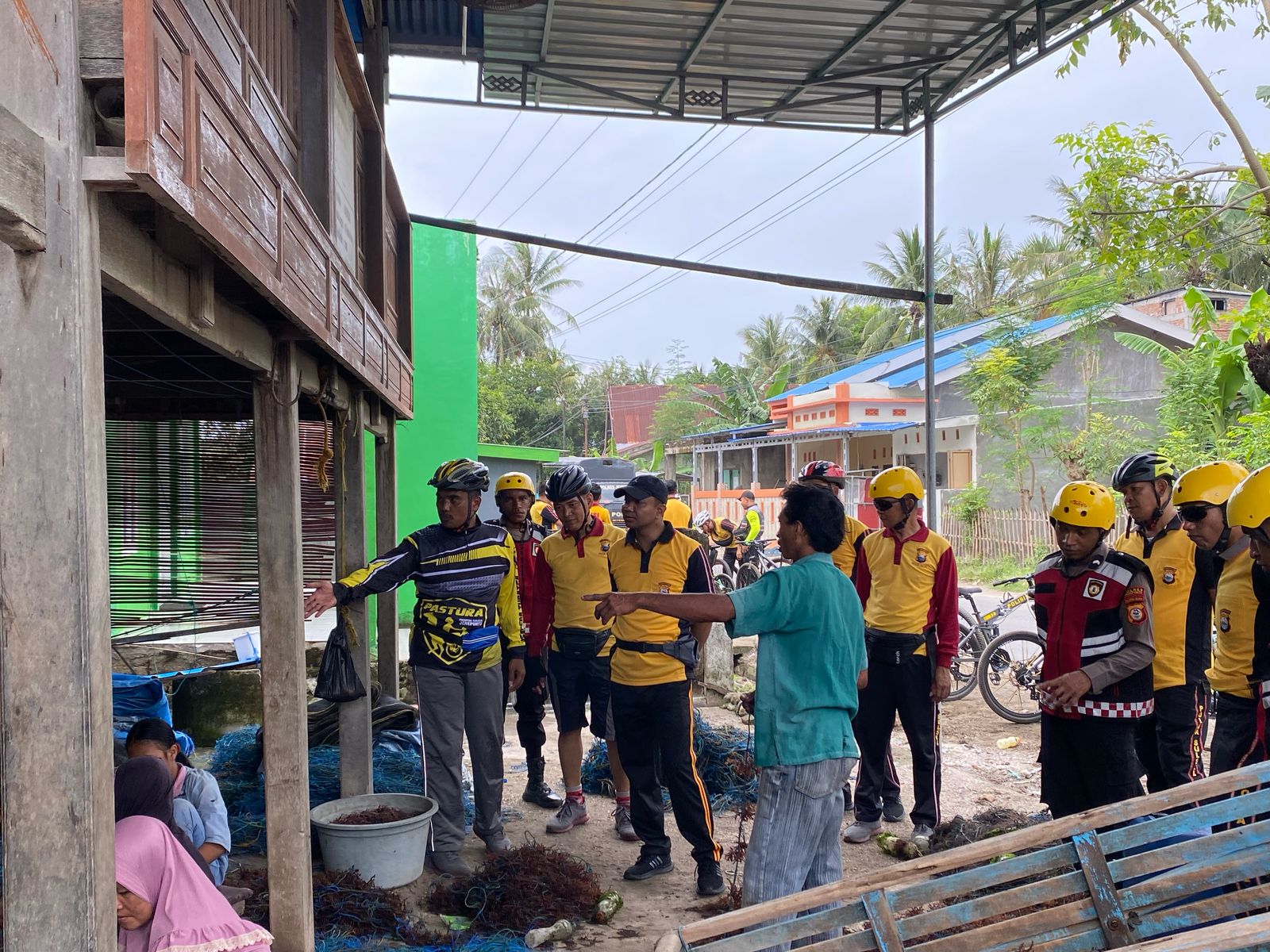 Bersepeda Keliling Menyapa Warga, Kapolres Jeneponto Sasar Sejumlah Kampung