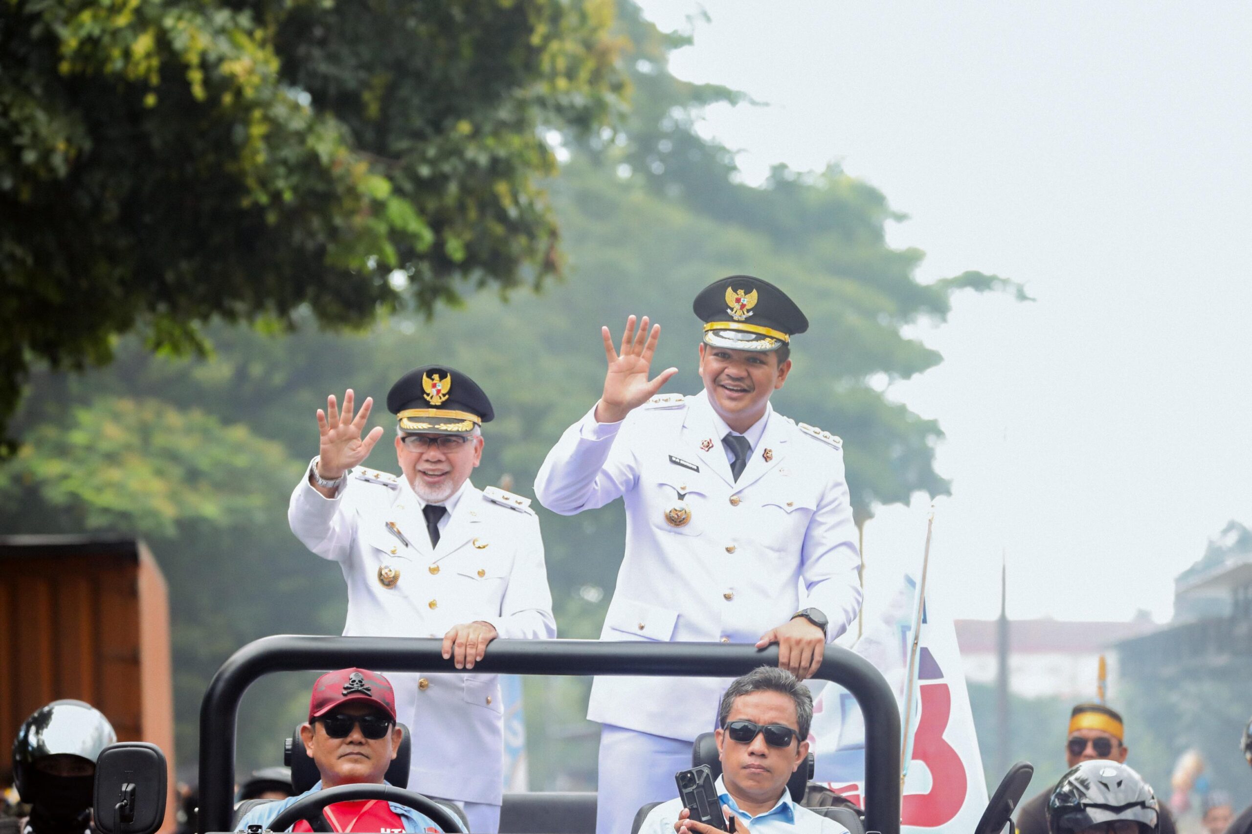 Tiba di Bantaeng, Ribuan Masyarakat Iringi Bupati Uji Nurdin Masuk Rujab