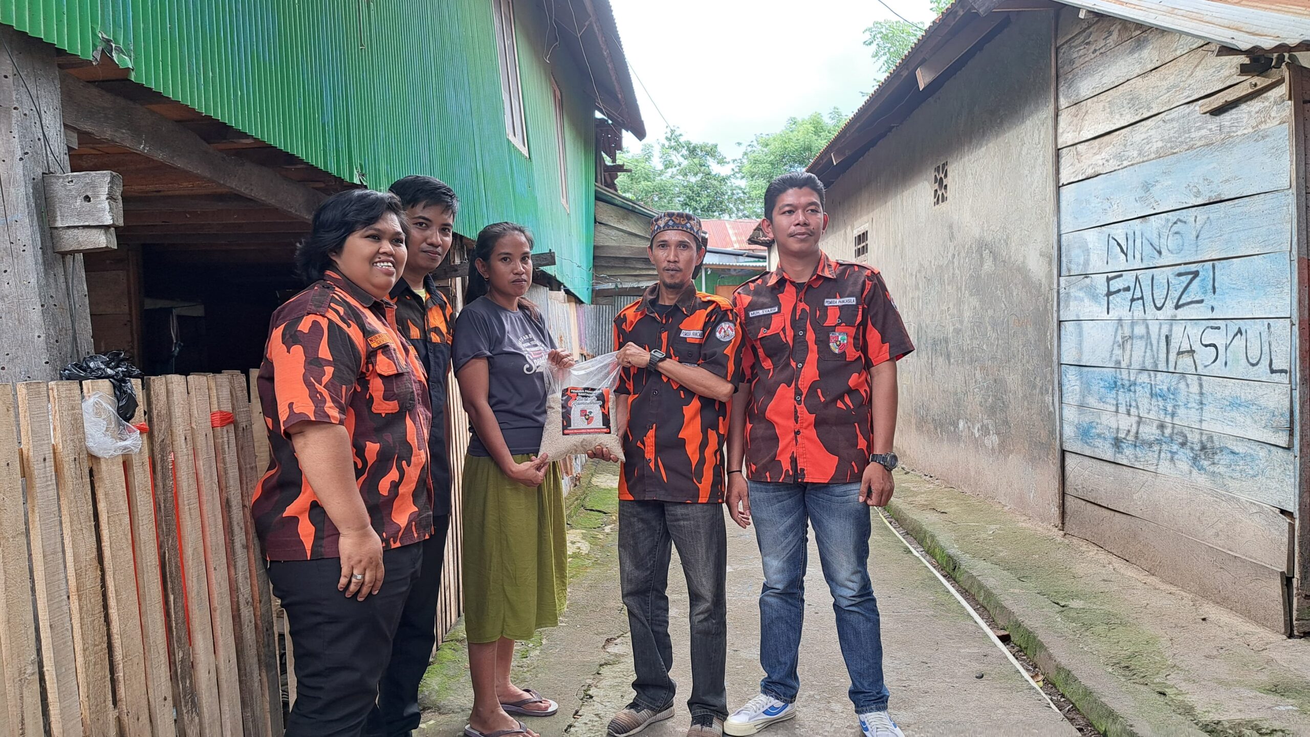 Berkah Ramadhan, Pemuda Pancasila Bantaeng Sasar Sejumlah Warga Salurkan Bantuan Beras