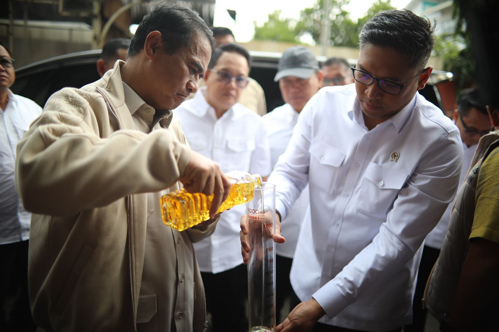 Sidak Pasar 3 Menteri di Surabaya, Kembali Bongkar Kecurangan Takaran Minyakita oleh 7 Perusahaan