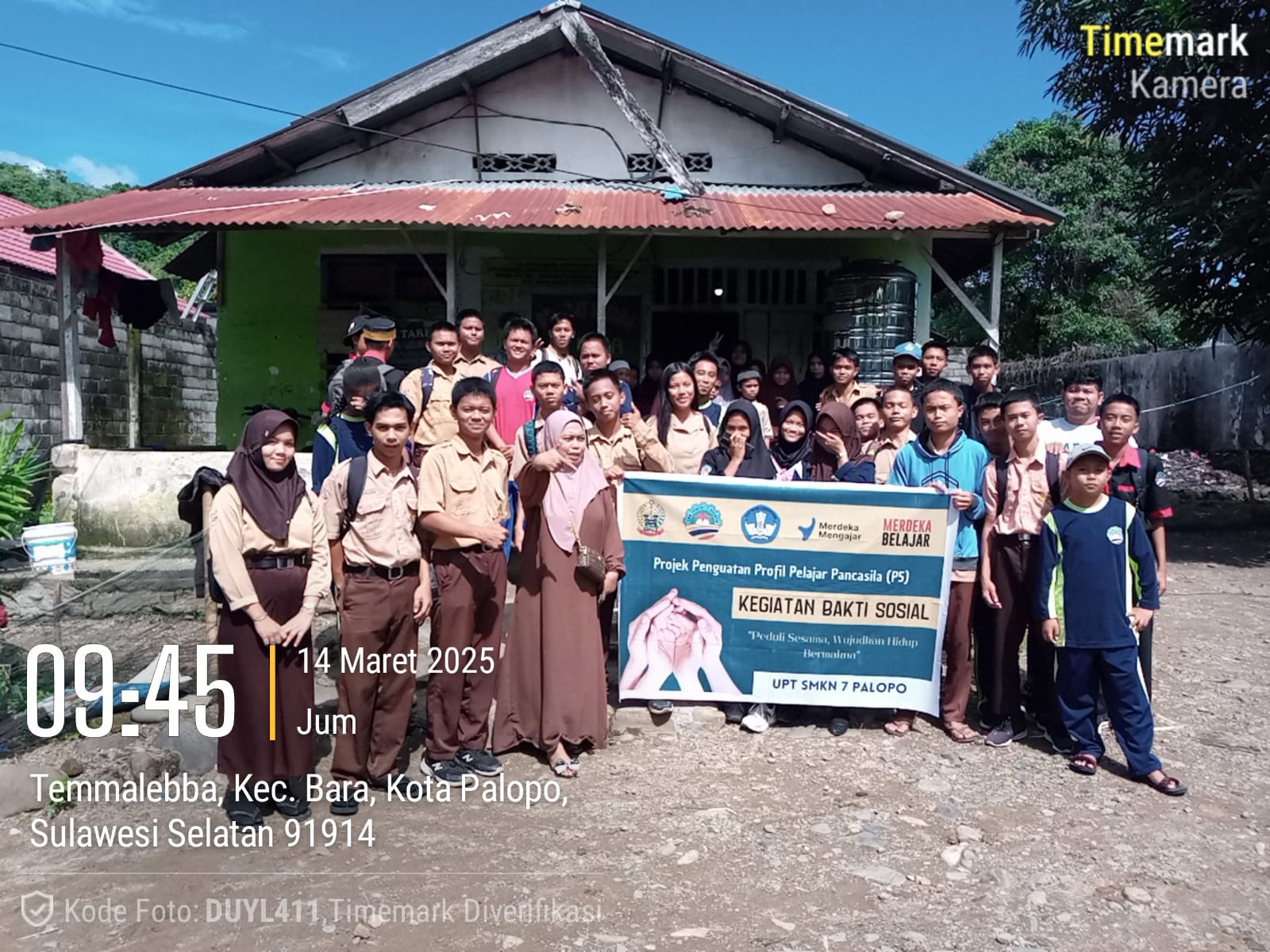 Siswa SMKN 7 Palopo Akhiri Kegiatan Ramadan dengan Berbagi di Panti Asuhan