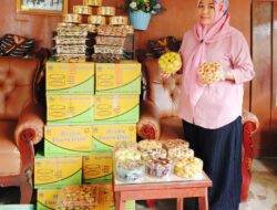 Jelang Lebaran Pemintaan Kue Kering Rumah Kue Faiha Meningkat Jelang Lebaran Pemintaan Kue Kering Rumah Kue Faiha Meningkat
