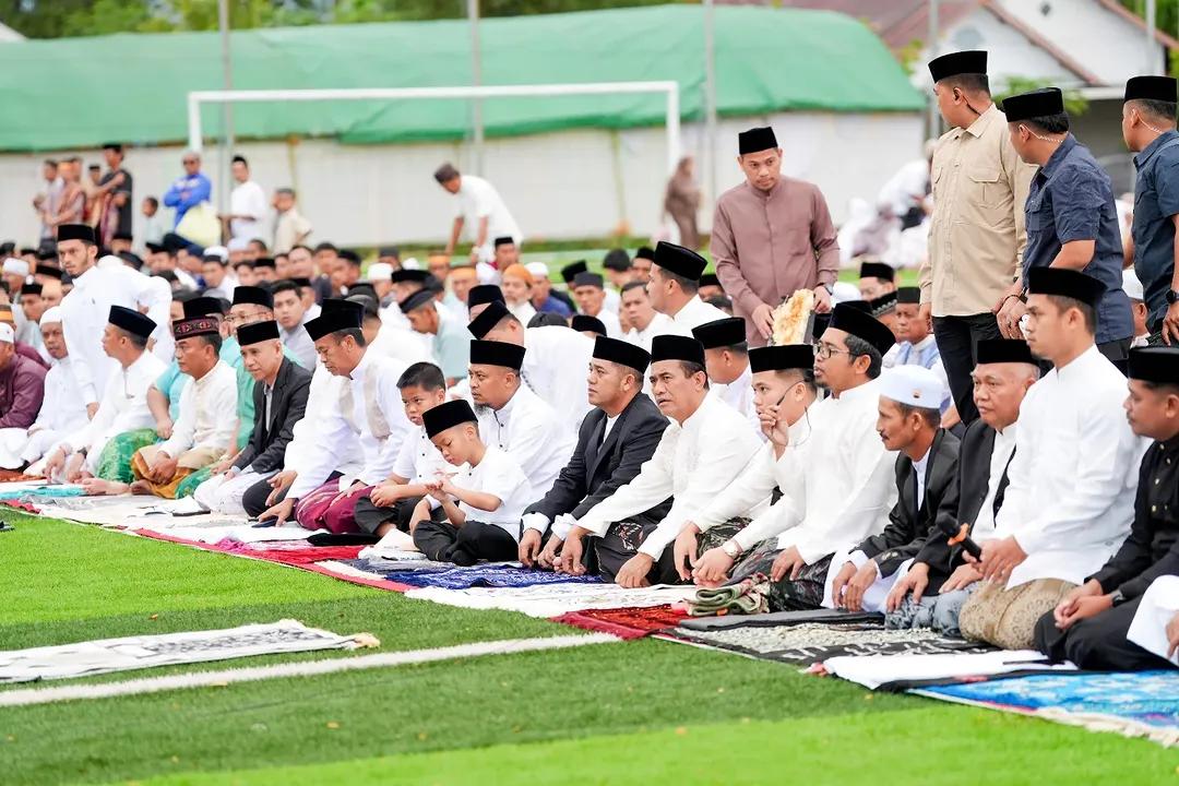 Gubernur Sulsel Andi Sudirman Salat Idul Fitri 1446 Hijriah di Kampung Halaman 