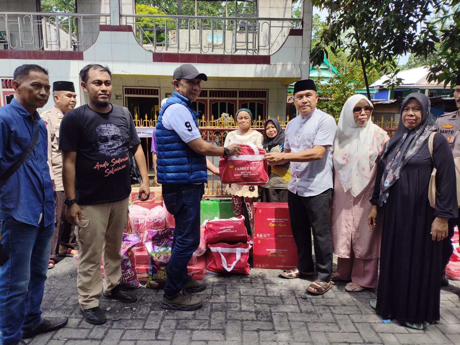Peduli Korban Kebakaran di Pulau Barrang Lompo, Dinsos Sulsel Salurkan Bantuan