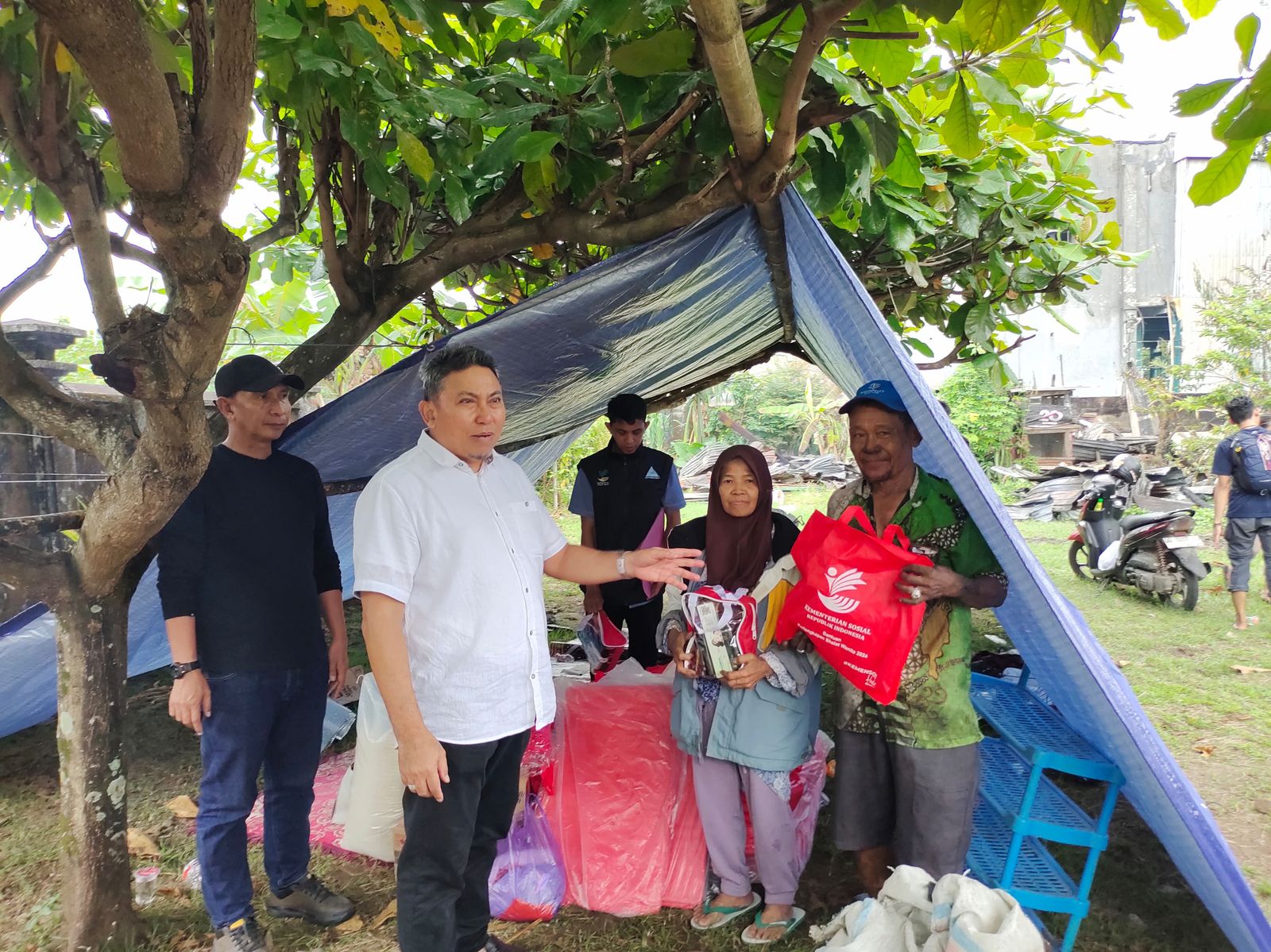 Sehari Gerak Cepat, Dinsos Sulsel Salurkan Bantuan Dua Titik Bencana di Makassar 