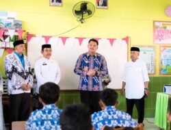 Dukung Program Unggulan Prabowo, Bupati Bantaeng Uji Nurdin Bagikan MBG ke Siswa