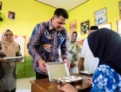Dukung Program Unggulan Prabowo, Bupati Bantaeng Uji Nurdin Bagikan MBG ke Siswa