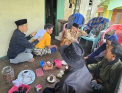 Injoji Tawwa! Kades di Bantaeng Teken Dokumen di Punggung Warga Injoji Tawwa! Kades di Bantaeng Teken Dokumen di Punggung Warga