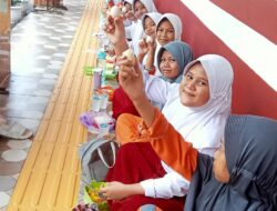 Siswa SD Inpres 12/79 Cellu I Sarapan Telur Ayam Kampung, Dukung Gizi Sejak Dini Siswa SD Inpres 12/79 Cellu I Sarapan Telur Ayam Kampung, Dukung Gizi Sejak Dini