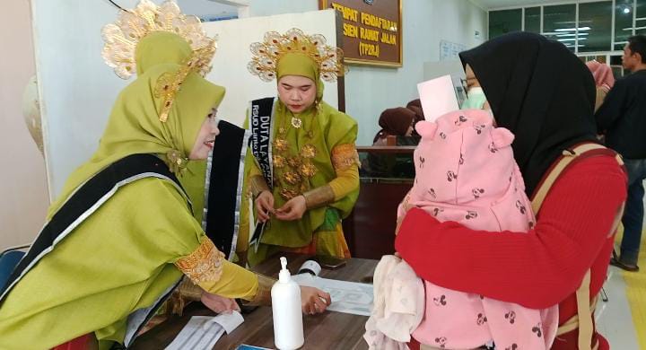 Nakes RSUD Lanto Dg Pasewang Berpakaian Adat, Berikan Kesan Tersendiri