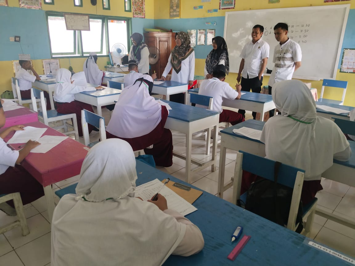 Pengawas Madrasah Monitoring Pelaksanaan AAM di MI Arrahman Pajekko