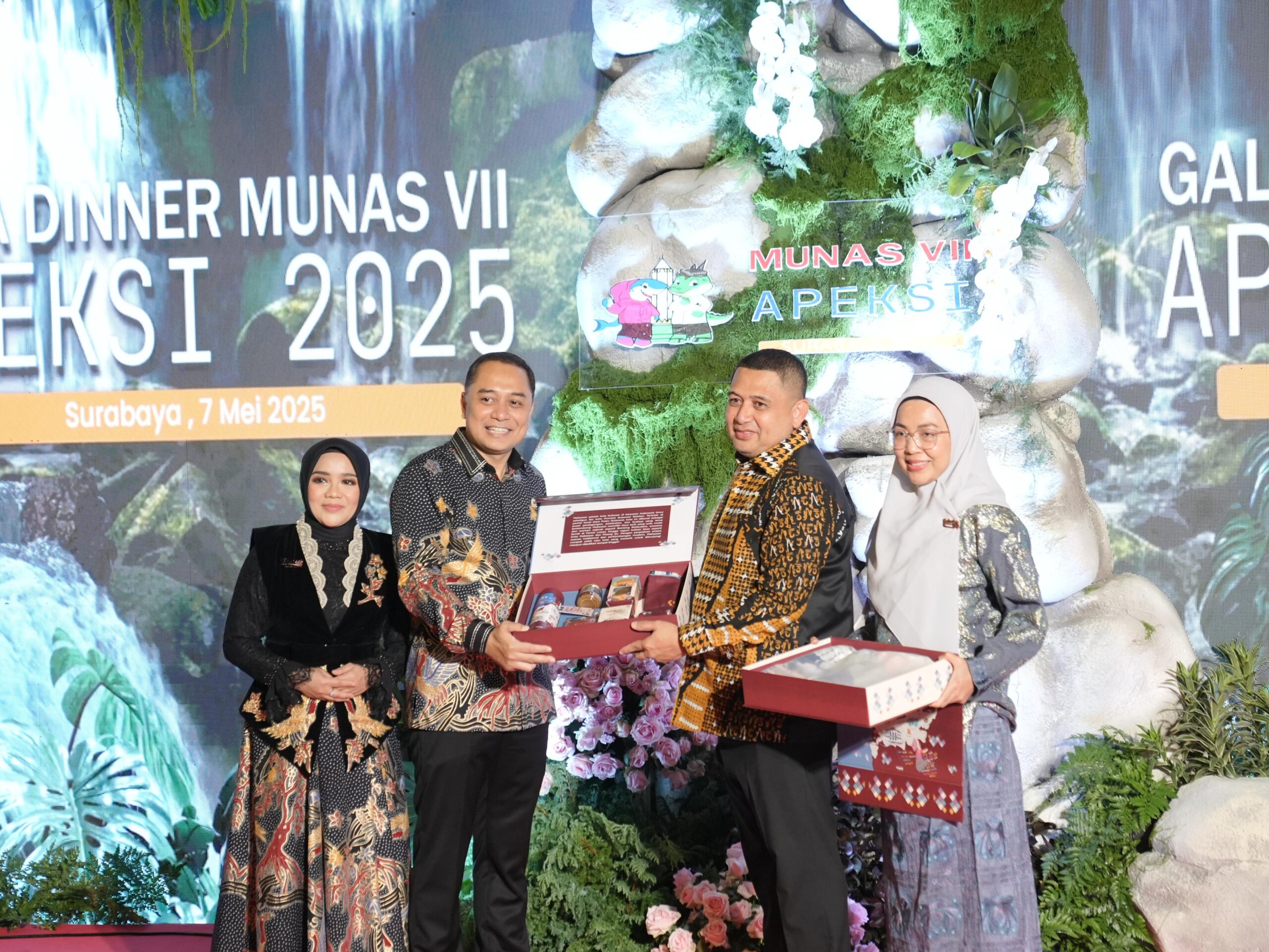 Wali Kota Makassar Bersama Ketua TP PKK Hadiri Gala Dinner Bersama Wali Kota se-Indonesia
