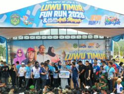 Tak Kuasa Menahan Air Mata, Bidan Nurlina Dapat Hadiah Umrah dari Gubernur Sulsel Andi Sudirman