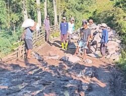 Perbaiki Jalan Rusak Swadaya Seadanya, Pemuda Bonto Lojong Bantaeng “Pote Pote” Perbaiki Jalan Rusak Swadaya Seadanya, Pemuda Bonto Lojong Bantaeng “Pote Pote”