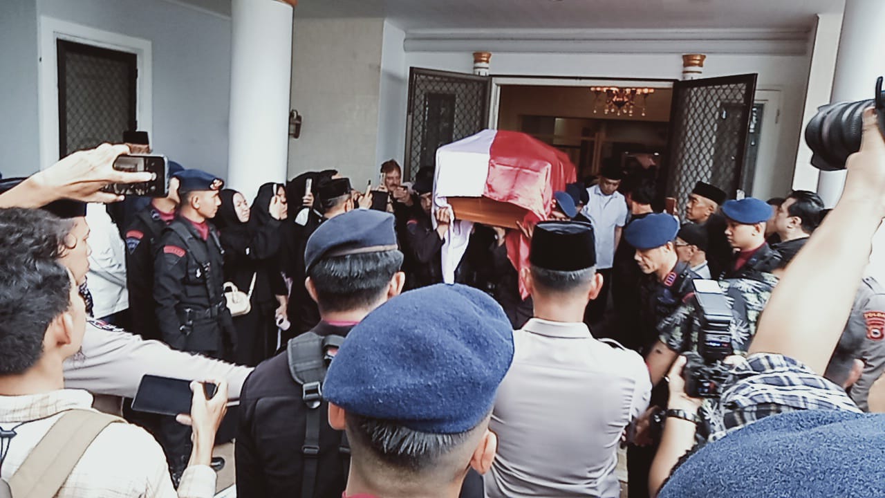 Wali Kota Munafri Kenang Almarhum Komjen Purn. Jusuf Manggabarani