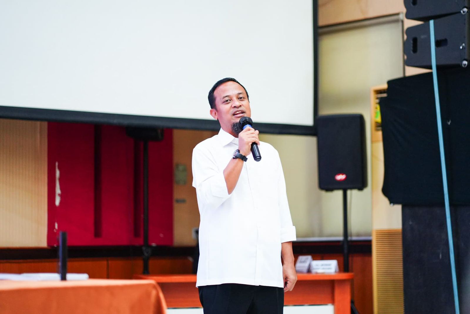 Gubernur Andi Sudirman Sulaiman Salurkan 222M Dana Bagi Hasil 24 Kabupaten/Kota