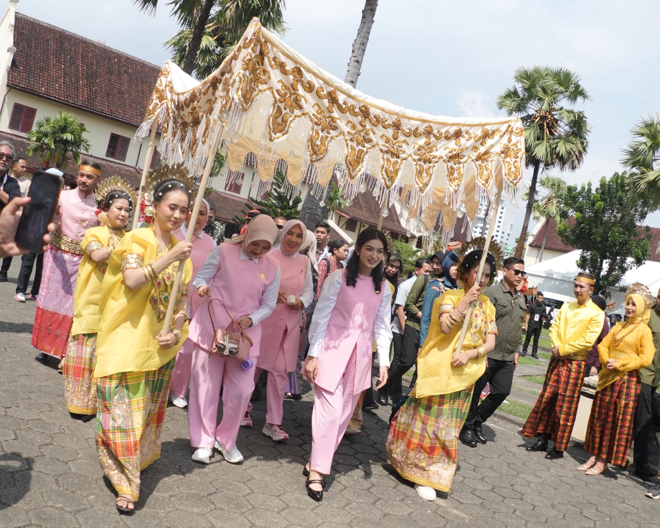 Selvi Ananda ke Makassar, Wali Kota-Wawali dan Ketua PKK Dampingi dalam Misi Lestarikan Budaya