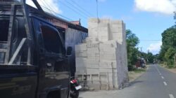 Penumpukan Material Terkesan Bahayakan Pengguna Jalan