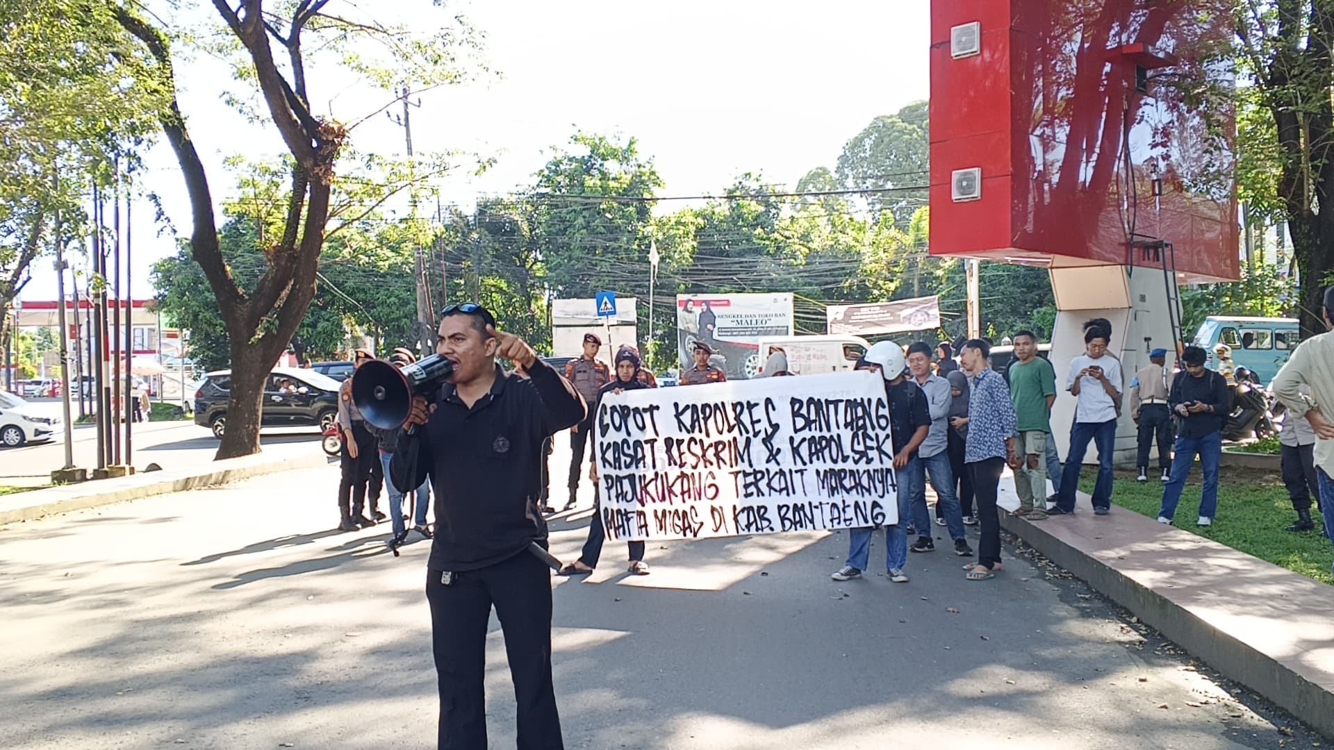 Tuntut Penegakan Hukum, Aliansi ANARKI Gelar Aksi di Depan Polda Sulse