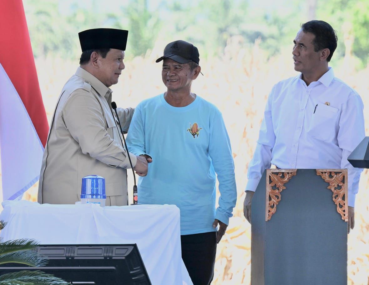 Didampingi Tokoh Patriotik Mentan Amran, Presiden Prabowo Bersyukur Produksi Beras- Jagung Melimpah