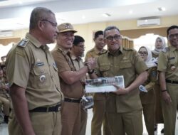 Serahkan SPPT PBB-P2 – DKP 2025, Bupati Jeneponto Imbauan Ini ke Camat, Lurah dan Kepala Desa Serahkan SPPT PBB-P2 – DKP 2025, Bupati Jeneponto Imbauan Ini ke Camat, Lurah dan Kepala Desa