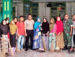Pemerintah Kelurahan Apala Laksanakan Jumat Bersih Bersama Polsek Barebbo