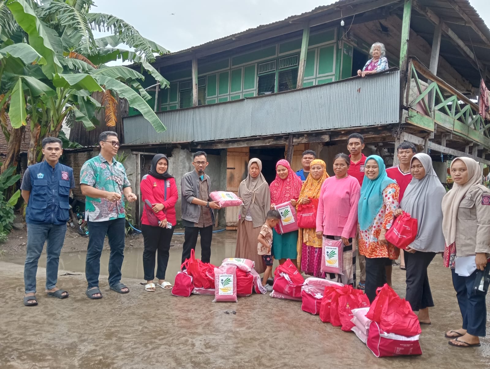 Pasca Banjir, Pemkab Bantaeng Terus Salurkan Bantuan