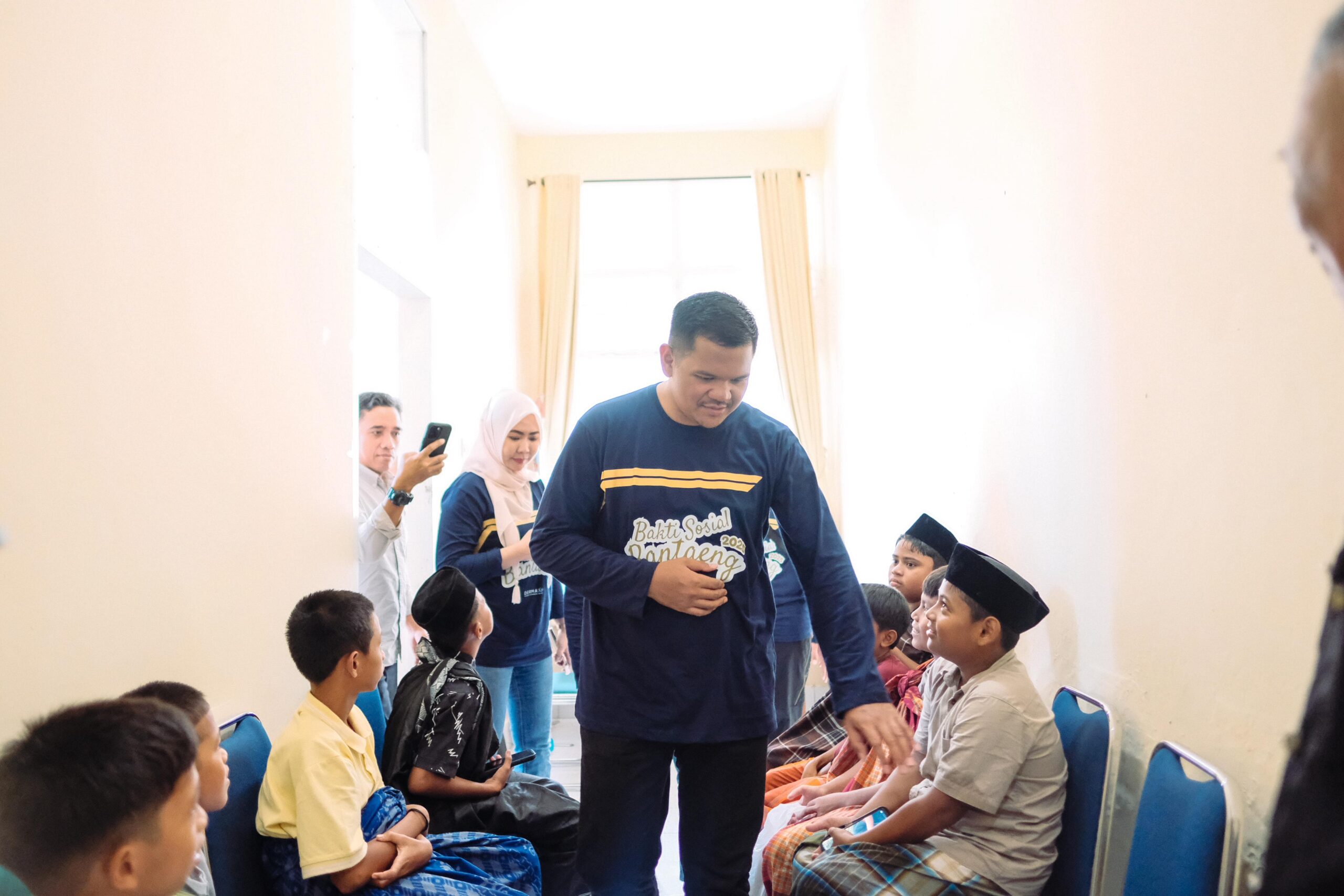 FK Unhas Gelar Bakti Sosial Gratis di Bantaeng, Perawatan Wajah Hingga Sunat Massal