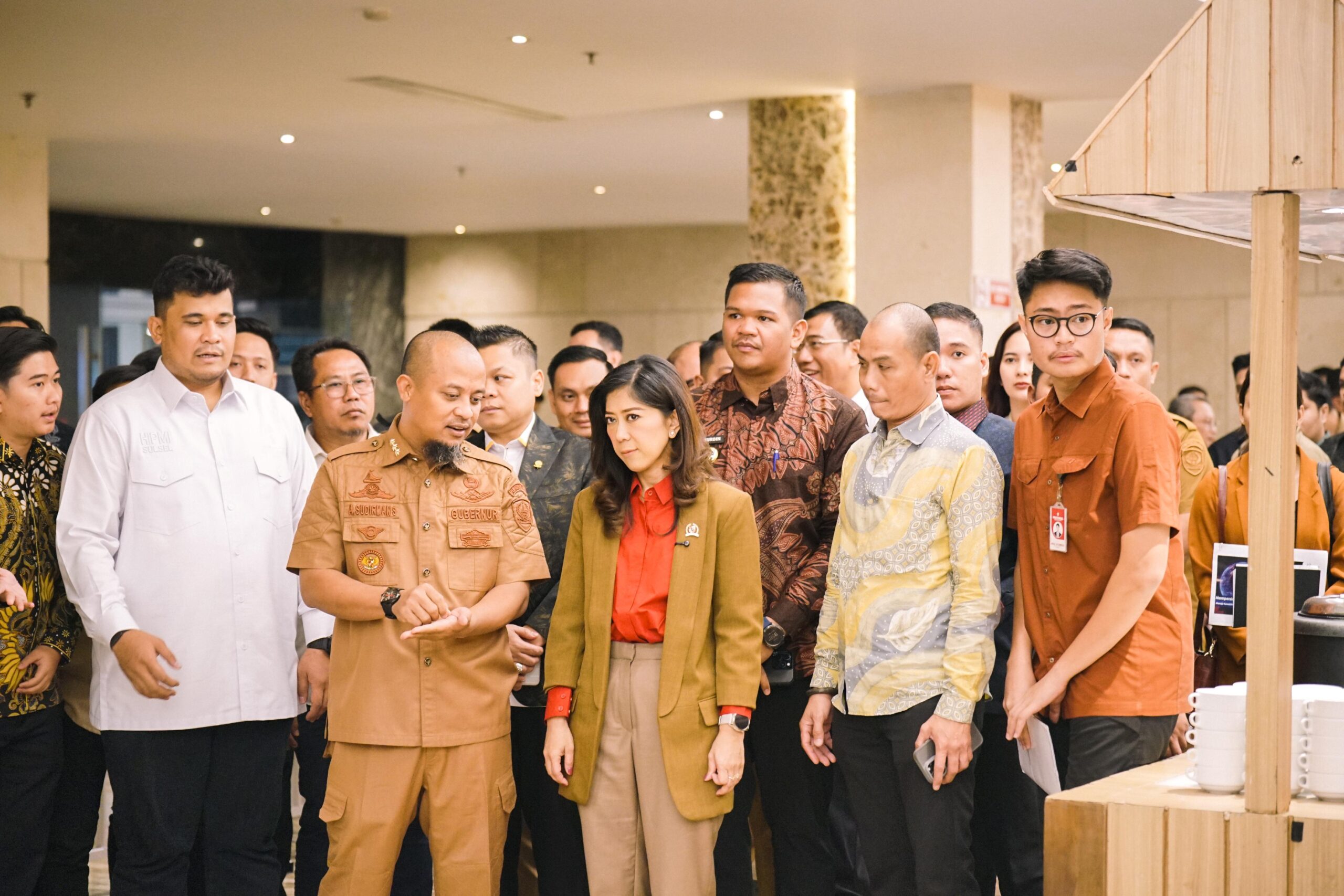 Bersama Menteri Komunikasi, Bupati  Uji Nurdin Hadiri HIPMI Sulsel X MVT Connet 2025