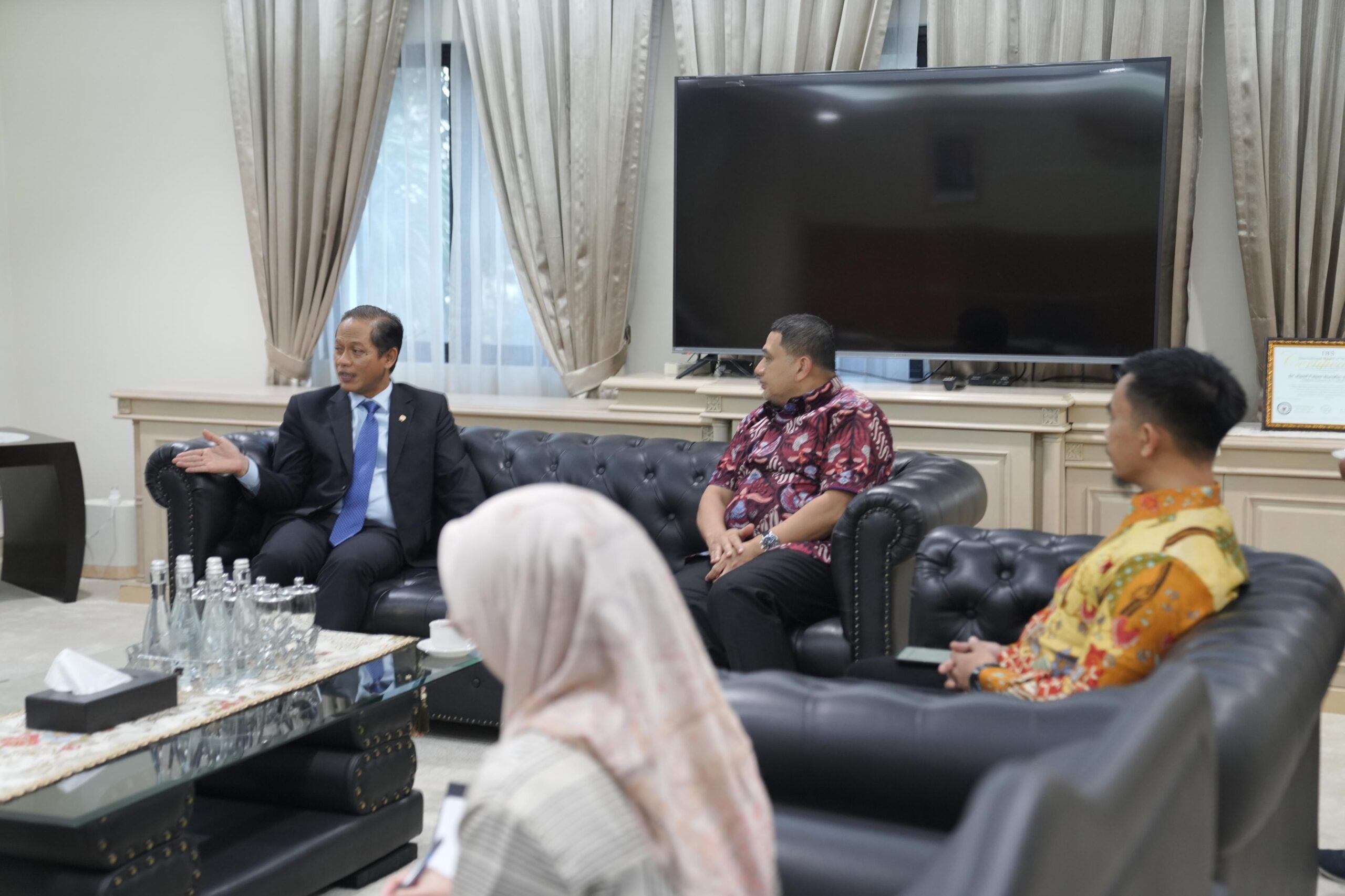 Langkah Nyata Atasi Sampah, Munafri Bahas Solusi di Kementerian LHK