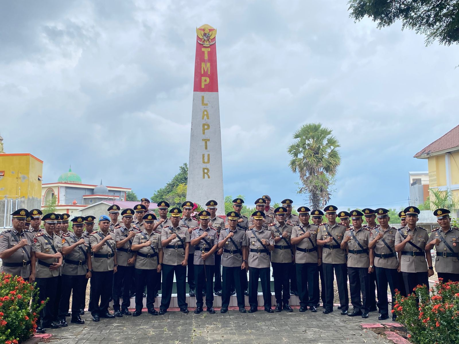 Polres Jeneponto Gelar Ziarah di TMP Karisa Dimoment HUT Bhayangkara Ke 79