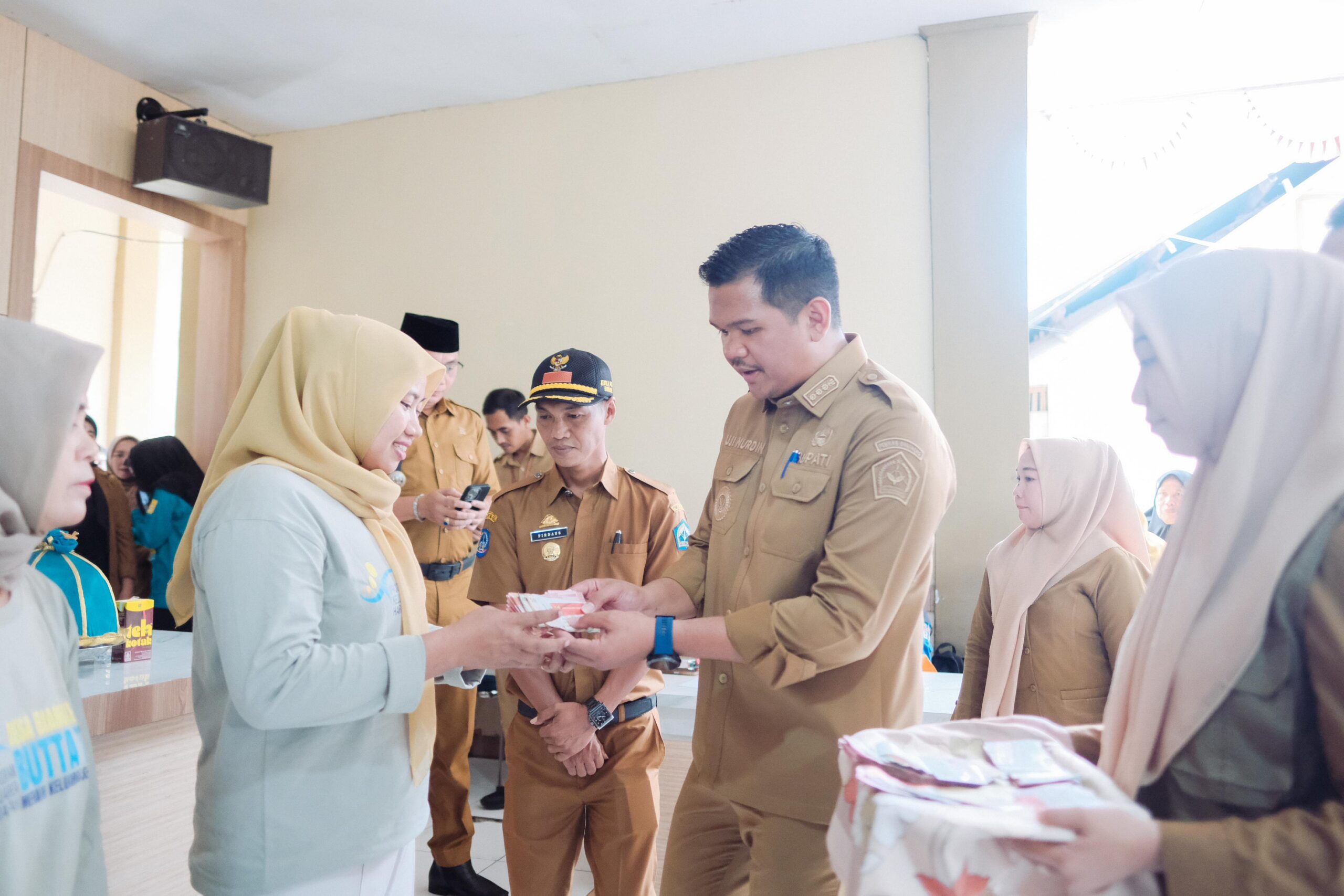 Bupati Uji Nurdin Minta Penerima PHK di Desa Biangkeke Ditambah