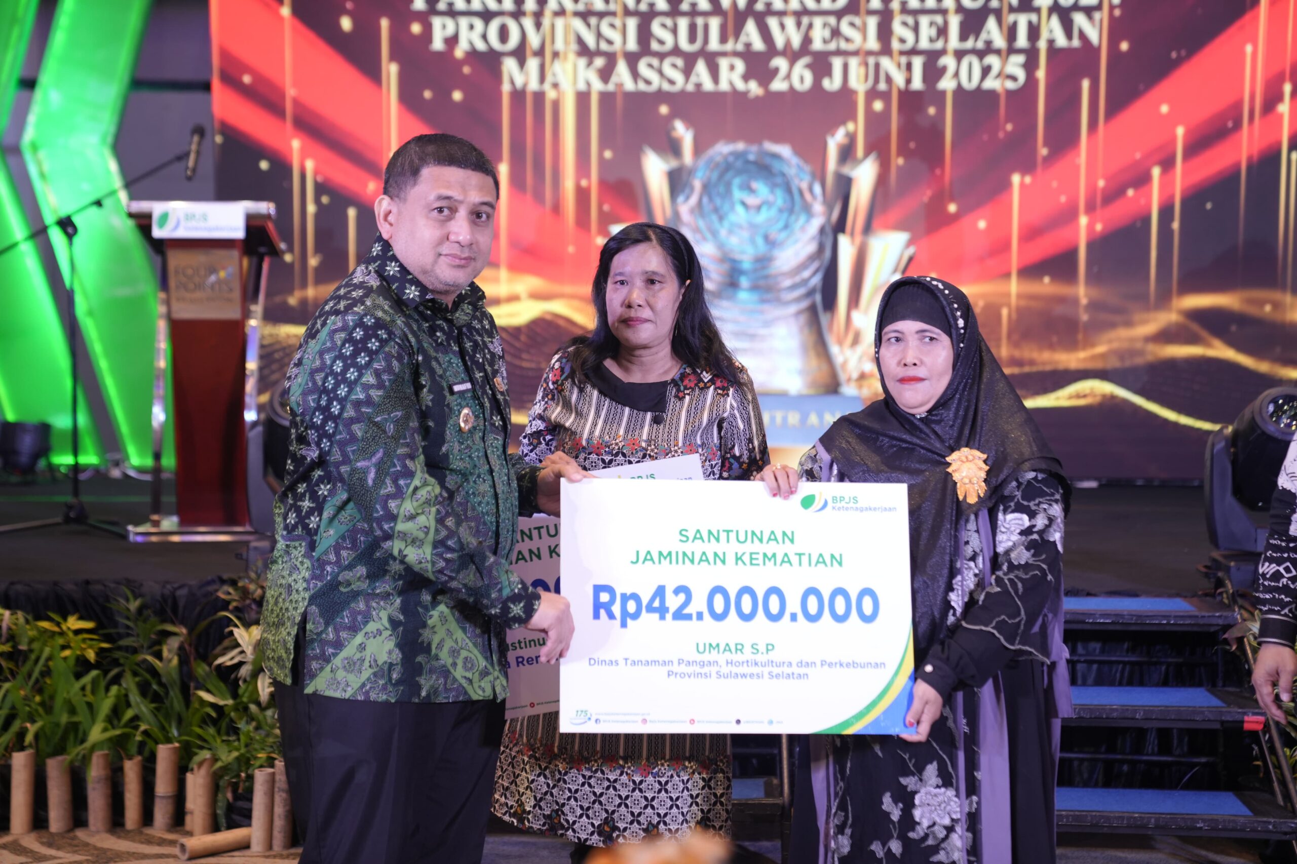Peduli Pekerja Rentan, Pemkot Makassar Sabet Juara I Paritrana Award