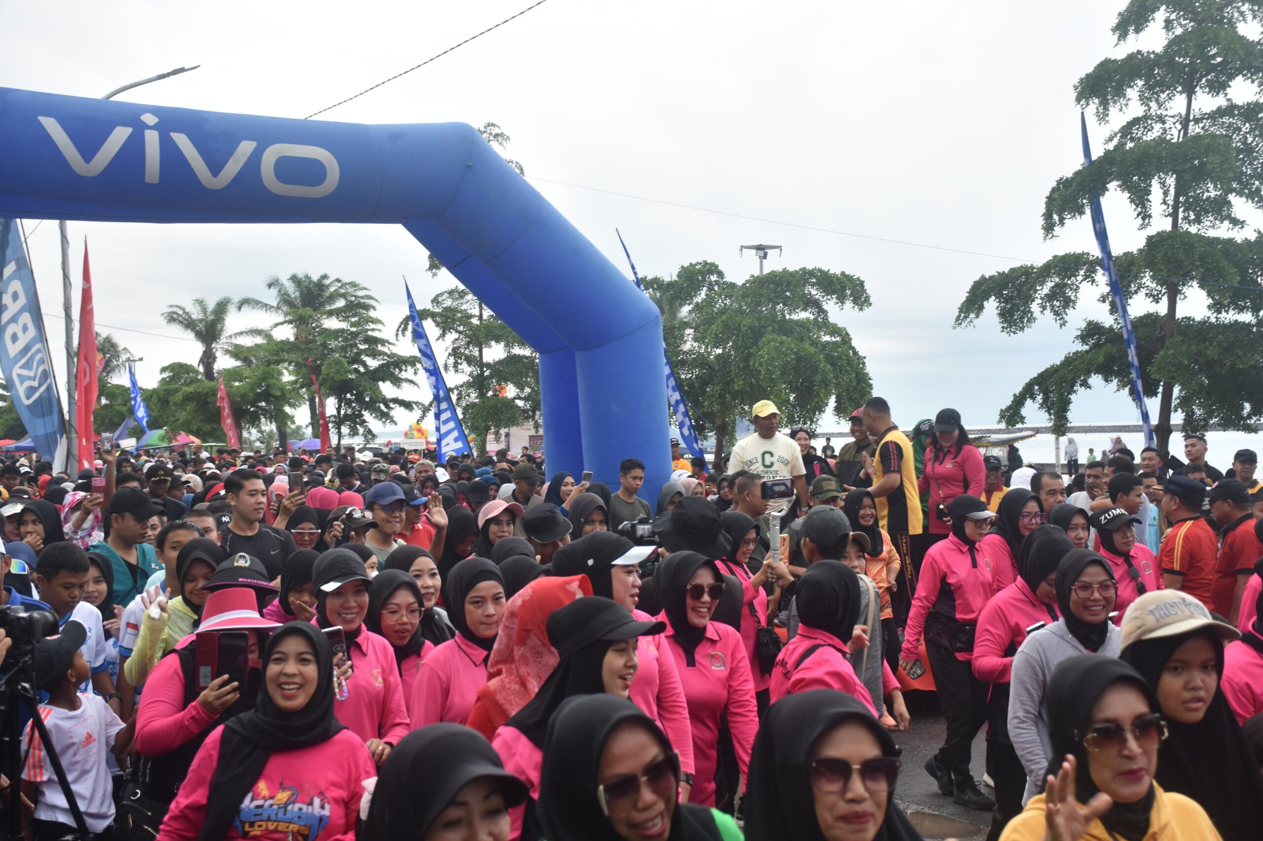 Dihadiri Ribuan Peserta, Polres Bulukumba Sukses Gelar Jalan Sehat