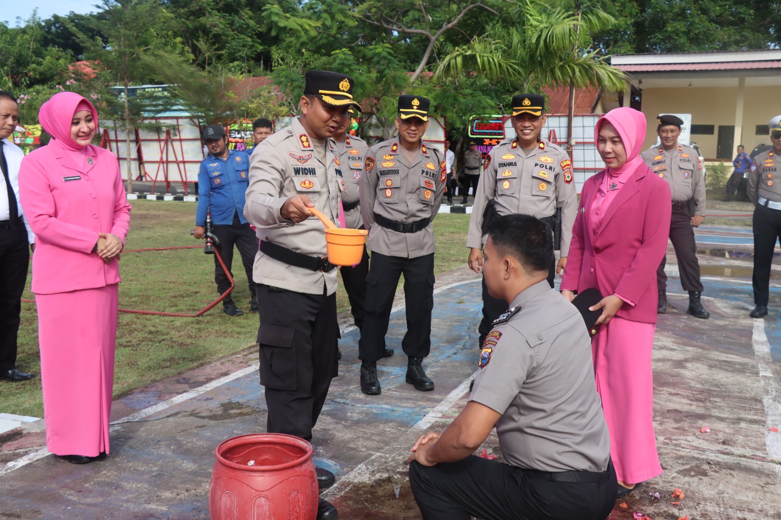 12 Personel Polres Jeneponto Naik Pangkat, Kapolres: Tingkatkan Kinerja dan Tanggungjawab