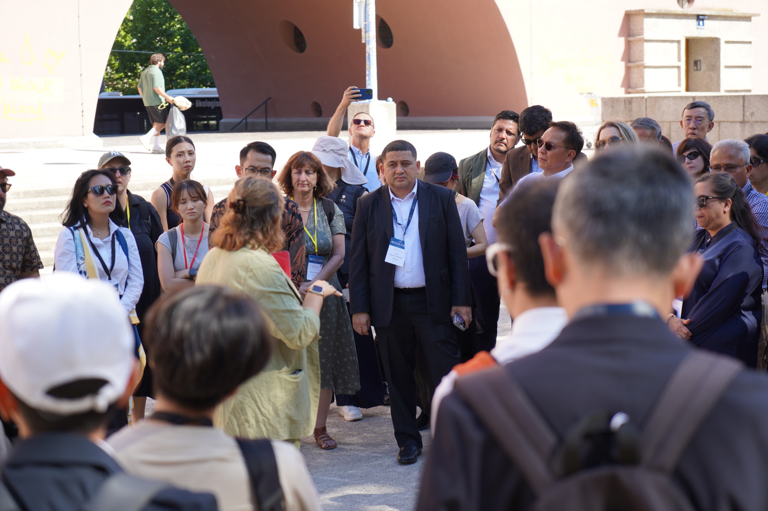 Munafri Arifuddin Pelajari Model Perumahan Sosial di Karl-Marx-Hof Vienna