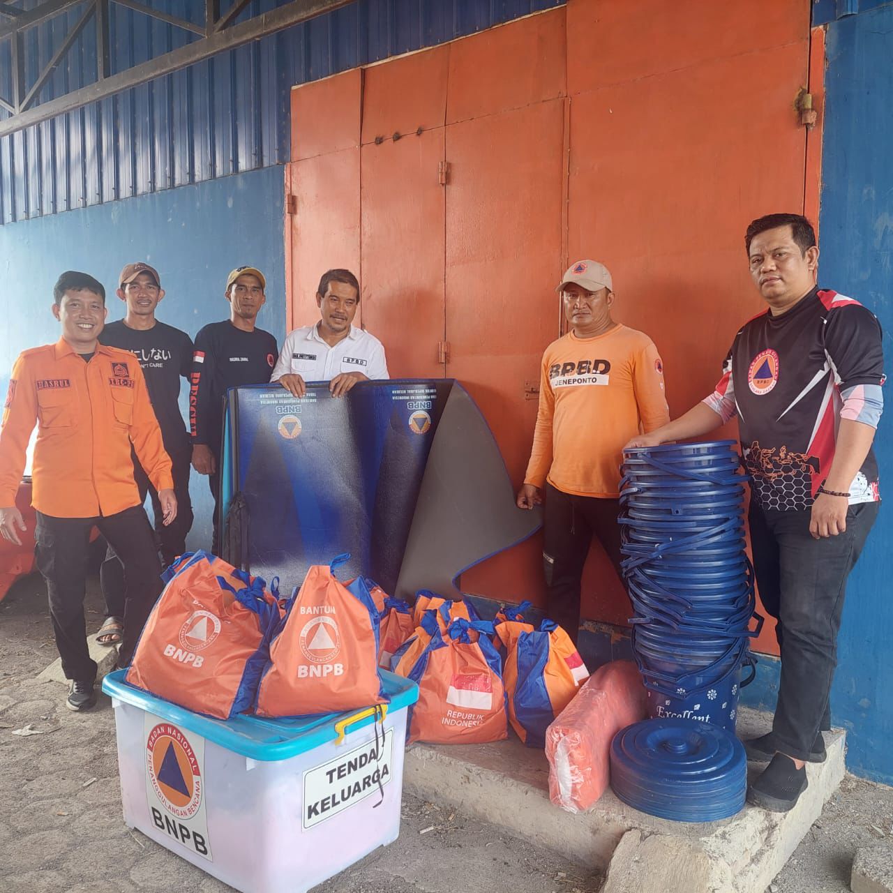 Tim Andalan Peduli Salurkan Bantuan, Warga Ucapkan Terima Kasih Kepada Gubernur Sulsel