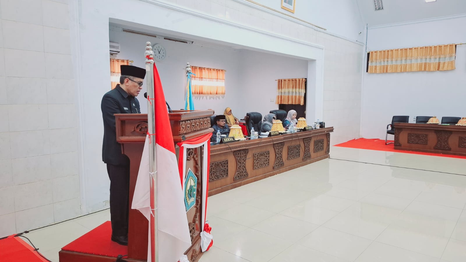 Sekda Abdul Wahab Sampaikan Jawaban Eksekutif atas Pandangan Fraksi DPRD Bantaeng
