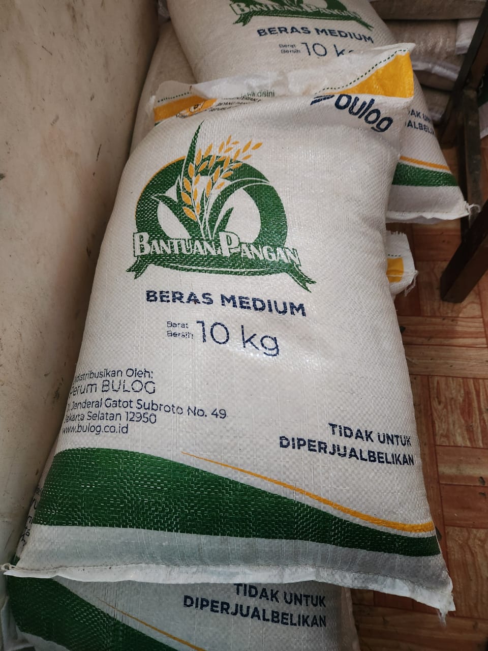Beras Bantuan dari Bulog Bulukumba Diduga  Berkutu, Warga Geram dan Minta Audit