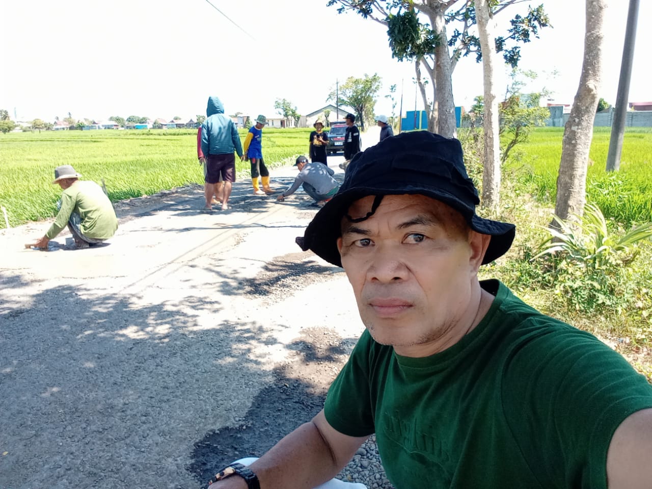 Camat Turatea Jeneponto Apresiasi Inisiatif Warga Gotong Royong Perbaiki Jalan Rusak