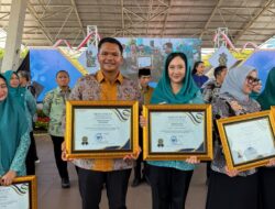 Sukses Jalankan Pogram Quick Wins BKKBN, Bupati Uji Nurdin Terima Penghargaan