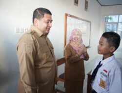Appi Geram Lihat Selokan & Plafon Rusak di SMPN 53, Siap Tambah Ruang Kelas