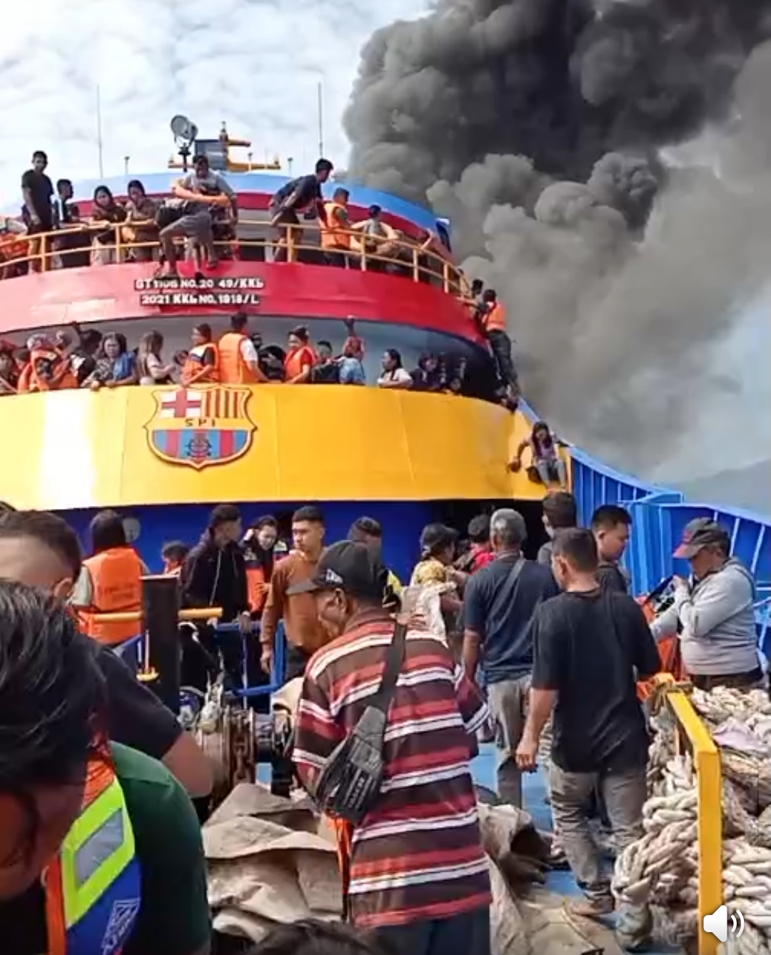 Kapal KM Barcelona 5 Terbakar di Perairan Minahasa Utara, Penumpang Panik Lompat ke Laut