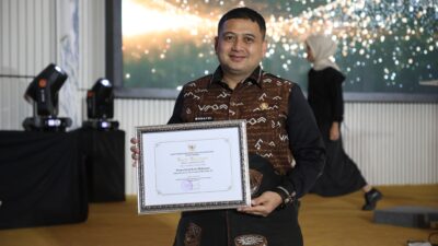 Wali Kota Makassar Terima Penghargaan Kota Layak Anak Kategori Nindya