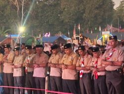 Bupati Bone Shalat Magrib Berjamaah Bersama Peserta Perkemahan di Barebbo