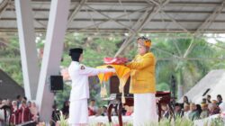 Munafri Berbusana Adat Toraja, Aliyah Tampil Anggun dengan Adat Bugis
