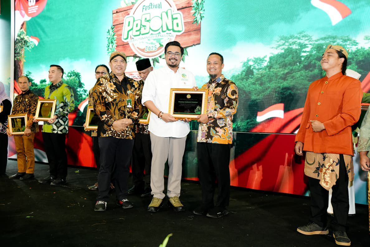 Wujudkan Program Perhutanan Sosial, Gubernur Sulsel Raih Penghargaan dari Kemenhut RI