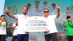 Andi Sudirman Sulaiman Serahkan Bantuan Rp13,5 M untuk Infrastruktur dan UMKM di Jeneponto
